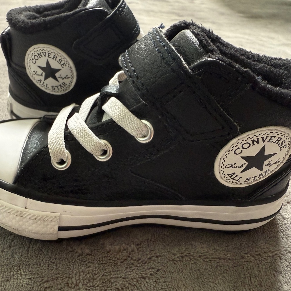 Converse All Star Toddler size 6 sneakers